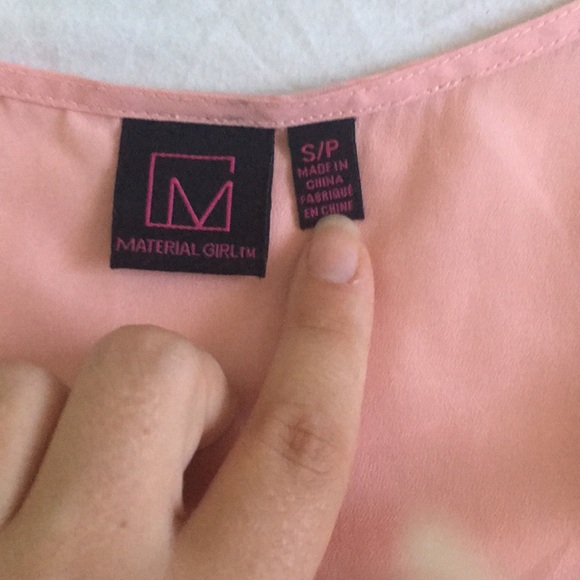 🌹2/$20🌹 Bundle of five tank tops/ womens shirts. Sizes xs to L. - Picture 8 of 13